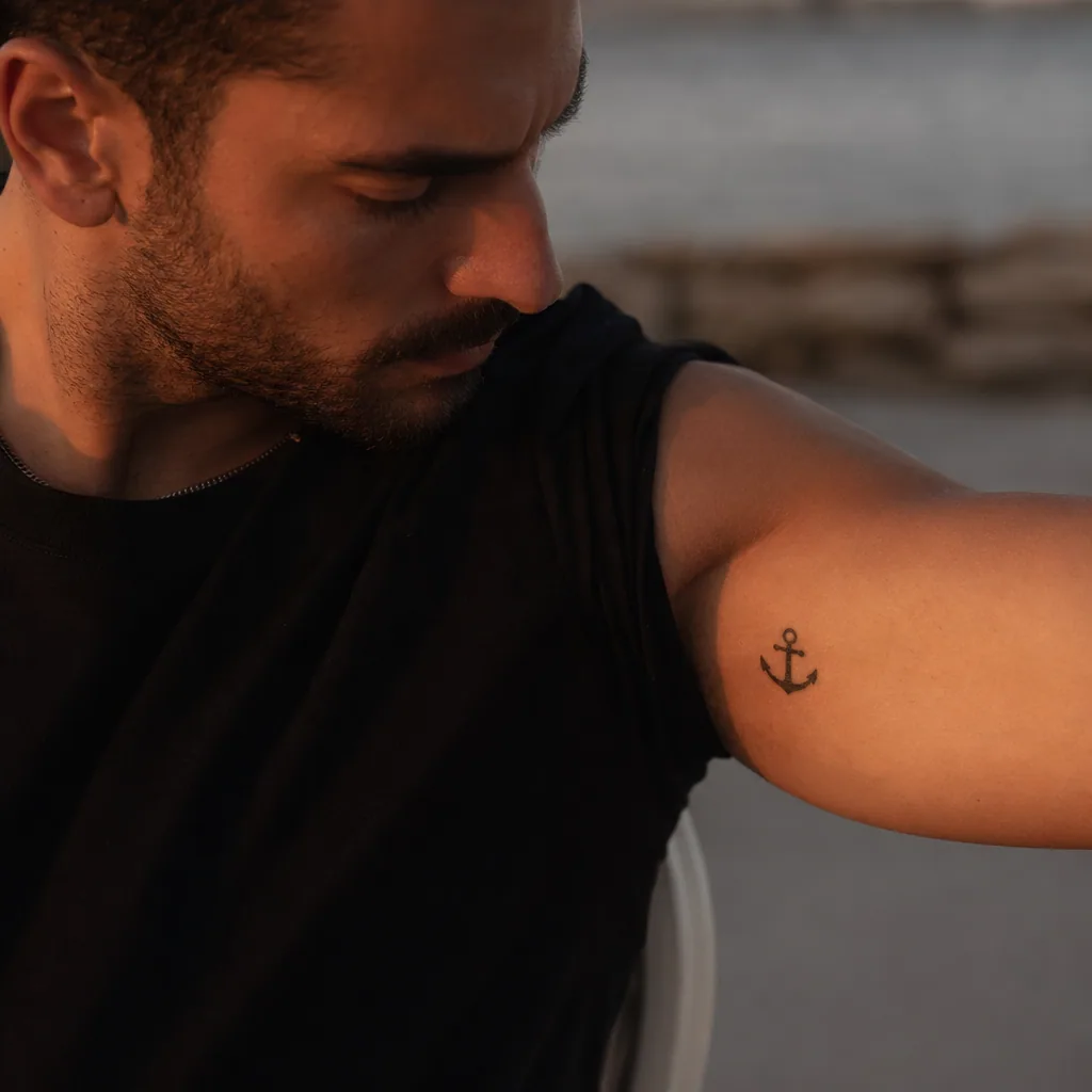 Petite ancre blackwork